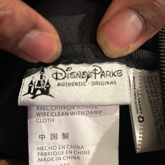 Minnie Mouse Satchel LN & Free Cherry Keychain, Free Ring Band & Croc Keychain - Picture 2 of 10